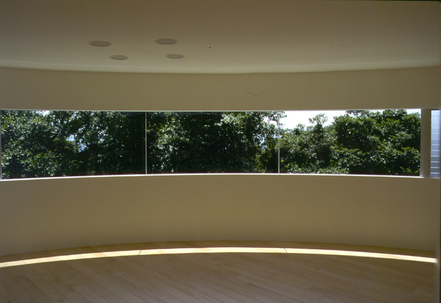 1/4 Circle House TThe project site is set on a slope with privileged view of Rokko-mountain and Osaka-bay. 9mm steel sheet with 20m in length takes the shape of a quarter circle with a radius of 6m, and the continuous wide window provides a panoramic view. This column-less continuous window was achieved by freeing the wall from the structure. <br />The entrance hall and the courtyard are paved using the same material, enhancing the spatial continuity of the space. The panoramic view is available not only from the indoor space but also from the courtyard. The courtyard is located at the center of the building so that circulation flows round the void. It also works as environmental device, which maintains the natural lighting and the ventilation. <br />This house accommodates a young married couple with a parent. They can share the panoramic view from the common living room and the kitchen, while the courtyard keeps them apart efficiently where privacy is required.<br />I intended to maintain the privacy and utility while trying to enhance the relationship between human and natural environment, which is an eternal task of urban living. <br />